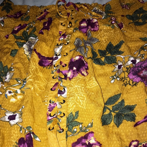 NWT mustard blouse πΊ - Picture 2 of 3